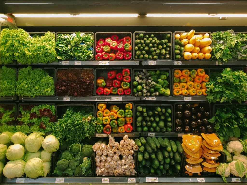 Βρετανικά σούπερ μάρκετ καταργούν τις ημερομηνίες λήξης από φρούτα και λαχανικά
