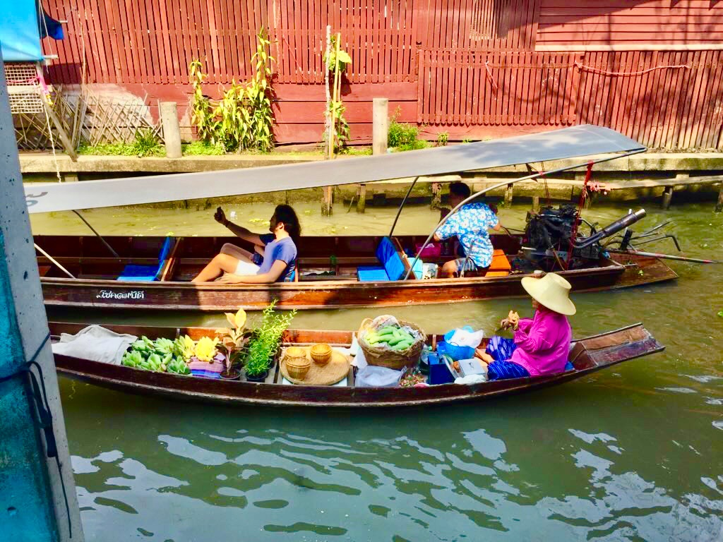 Το FoodLife στη διάσημη πλωτή αγορά της Ταϊλάνδης