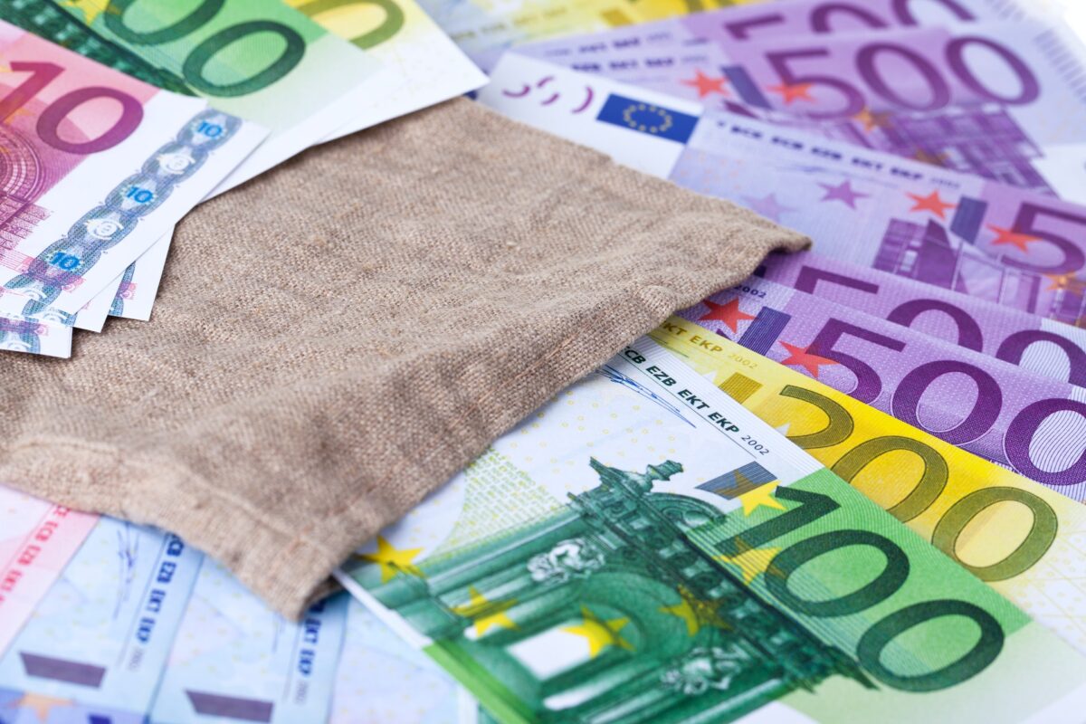 Πληρωμές e-ΕΦΚΑ – ΔΥΠΑ: Ποιοι θα δουν χρήματα στον λογαριασμό τους αυτήν την εβδομάδα