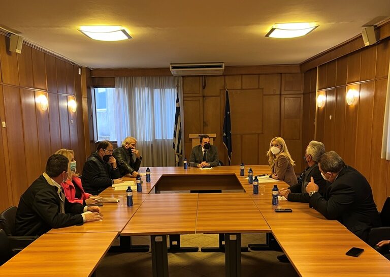 Συνάντηση του υπουργού Αγροτικής Ανάπτυξης και Τροφίμων Γιώργου Γεωργαντά με καπνοπαραγωγούς