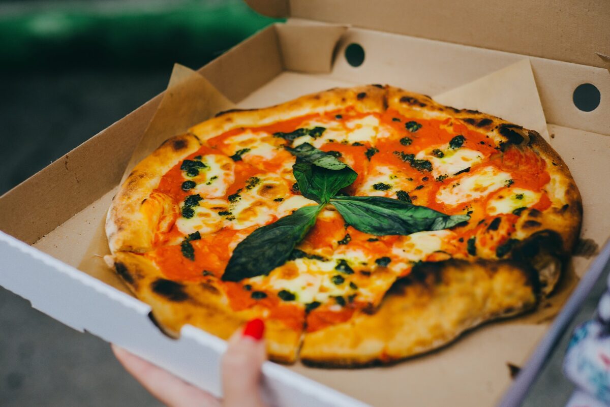 Σε αυτές τις περιοχές η τιμή της πίτσας “χτυπάει κόκκινο”