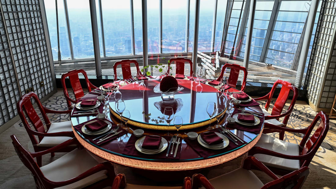 Πόσο ψηλά μπορείς να φτάσεις για να φας; Το εστιατόριο στην Σαγκάη που αγγίζει τον ουρανό