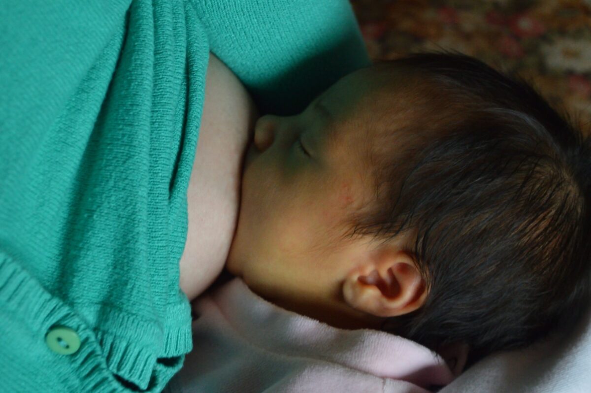 Κοινή έκθεση ΠΟΥ και UNICEF για το μάρκετινγκ γάλακτος: “Απειλείται ο θηλασμός”