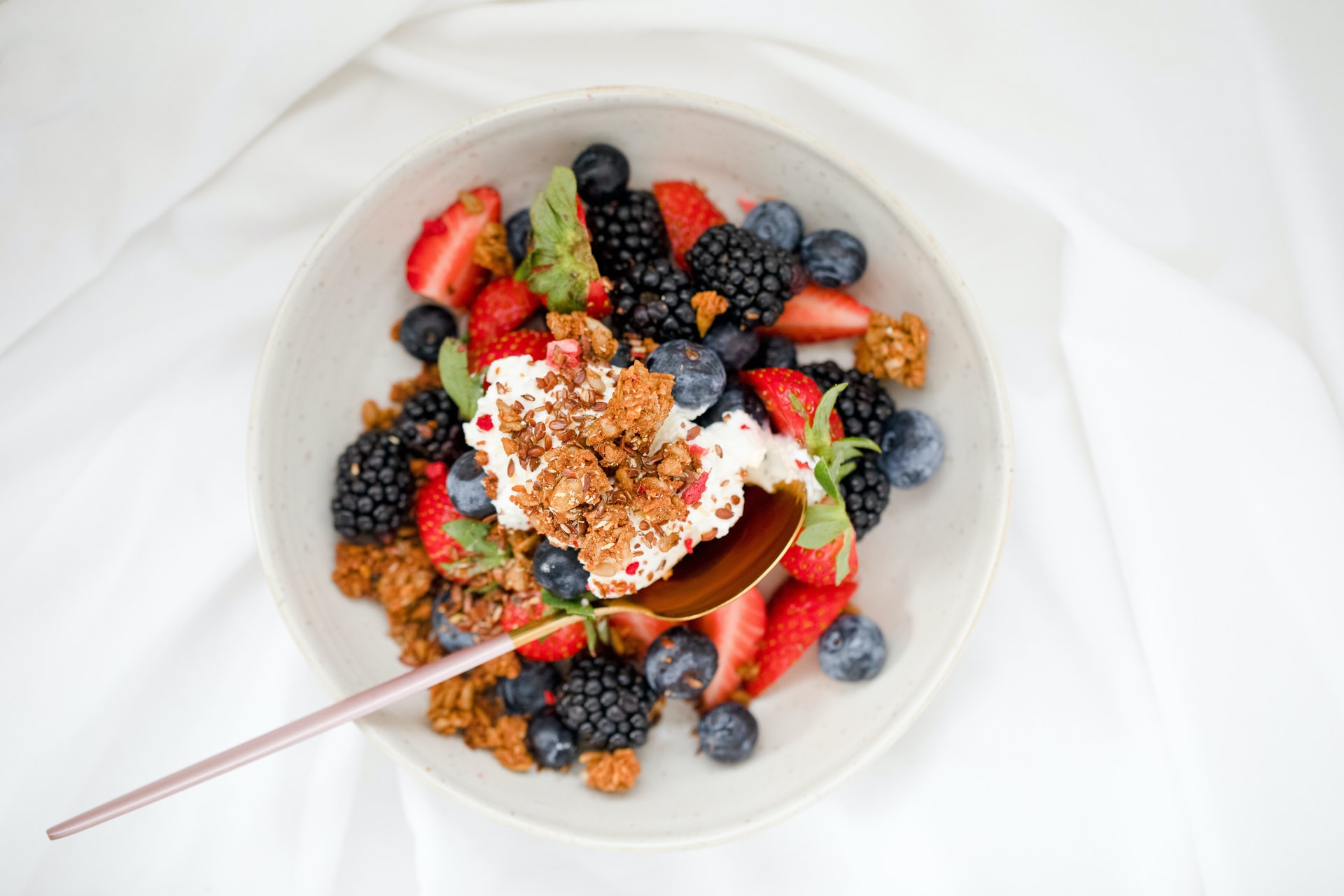 Υπετροφές και αδυνάτισμα: Τα top superfoods που οφείλεις να έχεις στην κουζίνα σου
