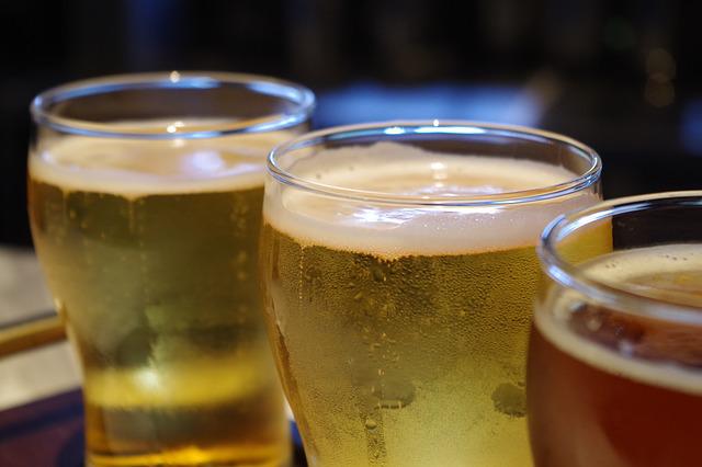 Μπύρες χωρίς αλκοόλ: Έκρηξη στις διεθνείς πωλήσεις, κερδίζουν τους νέους