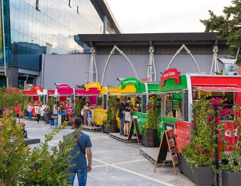 To καλύτερο street food θα το βρεις στον υπαίθριο χώρο του Golden Hall