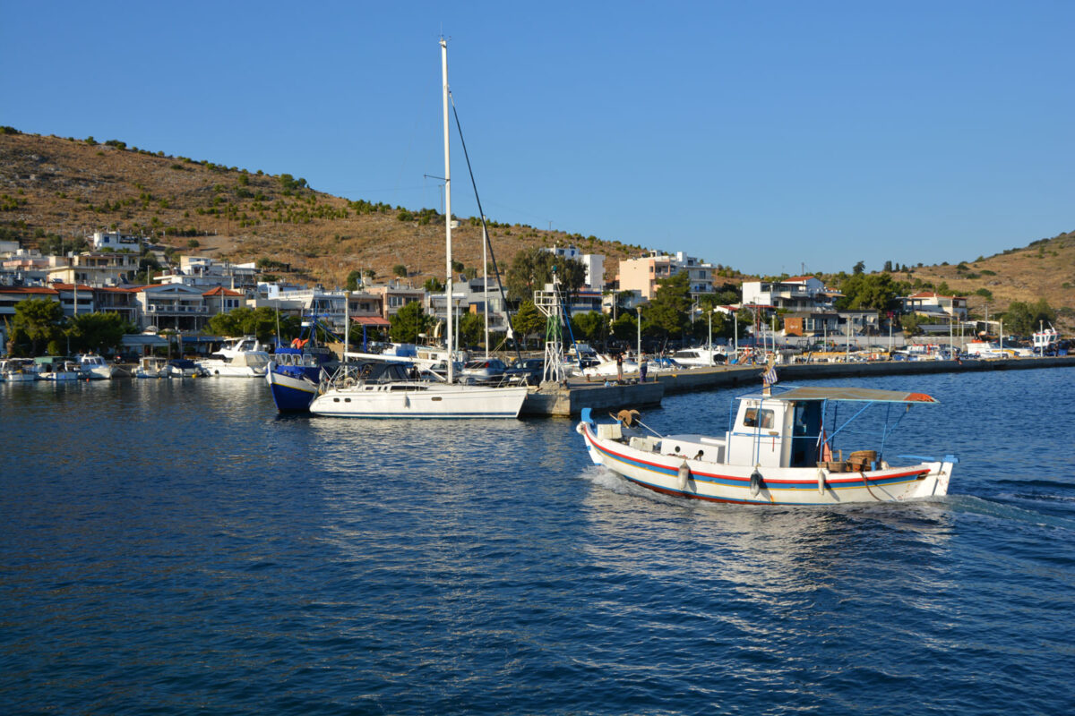 Πάχη Μεγάρων: Το γραφικό ψαροχώρι της Αττικής, μια ανάσα από την Αθήνα – ΒΙΝΤΕΟ