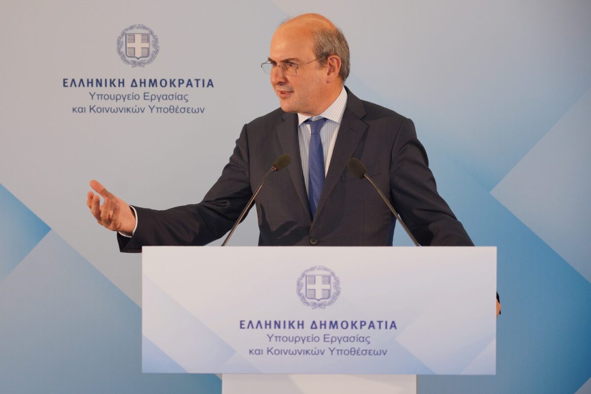 Κ. Χατζηδάκης: “Τελειώνουν τα 8ωρα που δηλώνονται ως 4ωρα και οι απλήρωτες υπερωρίες”