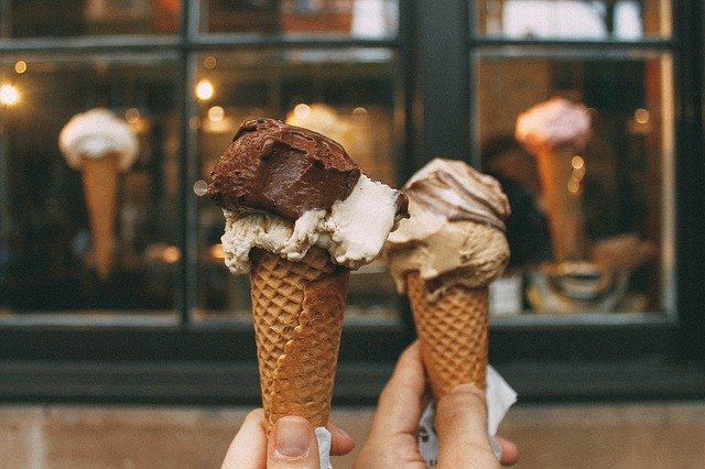 Γιατί είναι λάθος να τρώμε παγωτό όταν ζεσταινόμαστε;