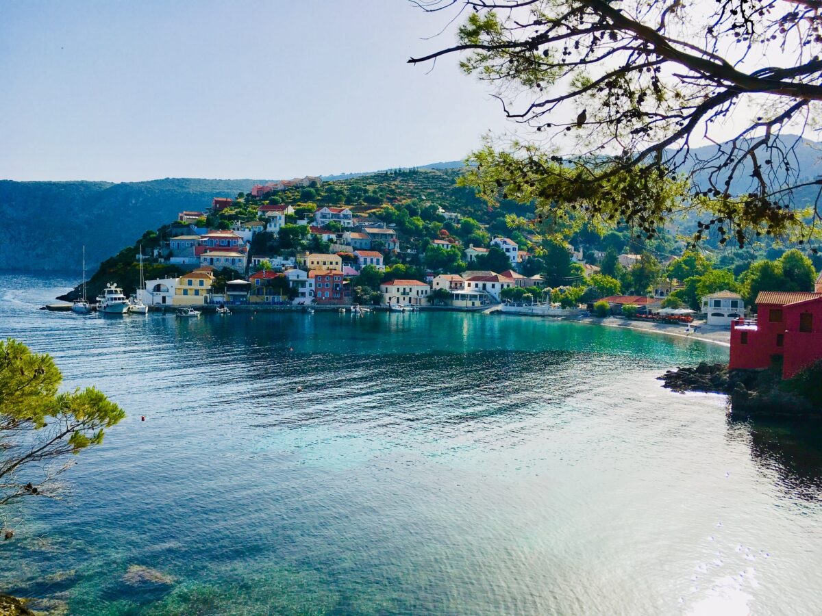 Οι Έλληνες απογειώνουν… τον τουρισμό