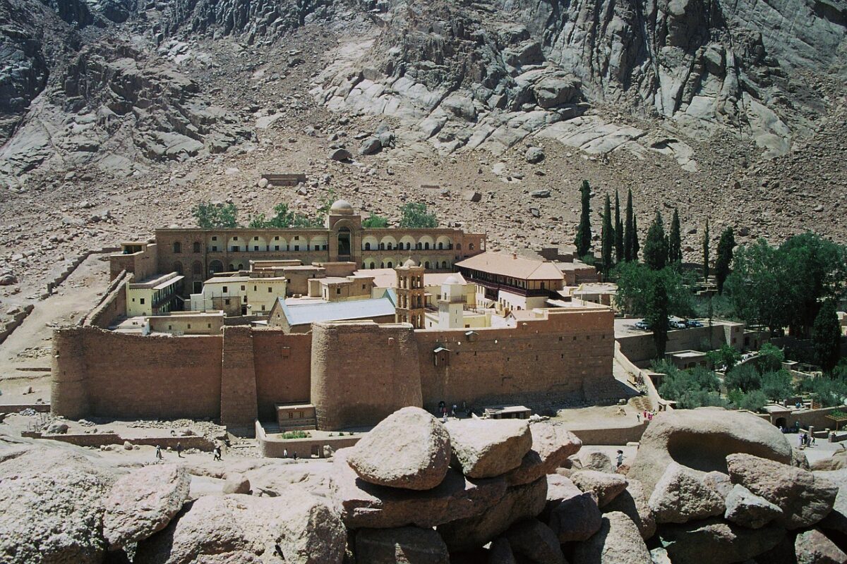Η Rehab Sameh μας ταξιδεύει στο Σαρμ Ελ Σειχ και στο Μοναστήρι της Αγίας Αικατερίνης στο Όρος Σινά