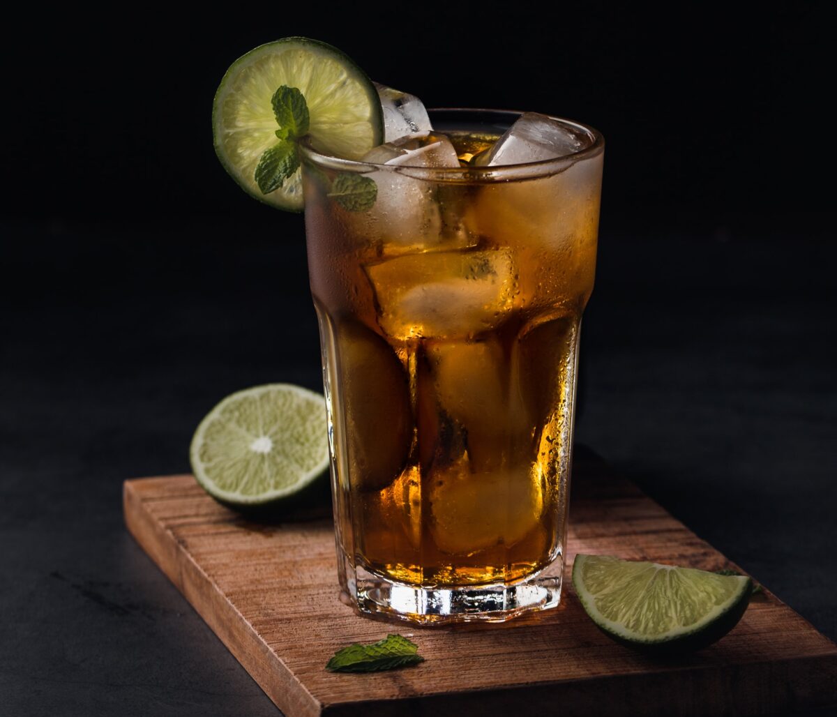 Rum Week 2022: Μπαρ σε όλη την Ελλάδα αφιερώνουν μια εβδομάδα στο αγαπημένο μας ρούμι