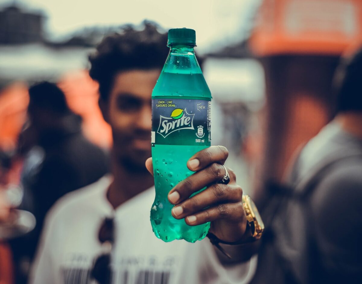 Γιατί η Sprite βάζει τέλος στο διάσημο πράσινο μπουκάλι της