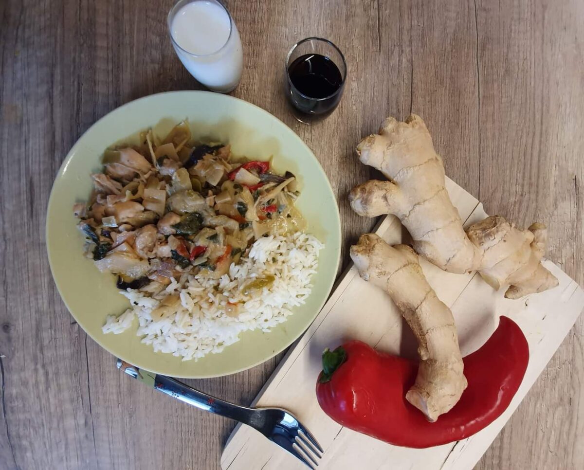 Συνταγή για εξωτικό κοτόπουλο με κινεζικά λαχανικά και σάλτσα σόγιας με γάλα καρύδας