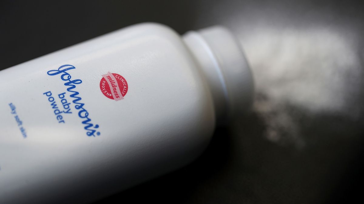 Johnson & Johnson: Σταματά την πώληση βρεφικής πούδρας με ταλκ – Το αντικαθιστά με  άμυλο καλαμποκιού