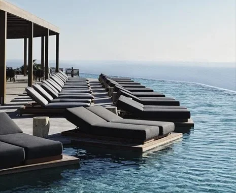 Άνοιξε τo Magma Resort Santorini, το νέο μέλος της «unbound collection by hyatt»