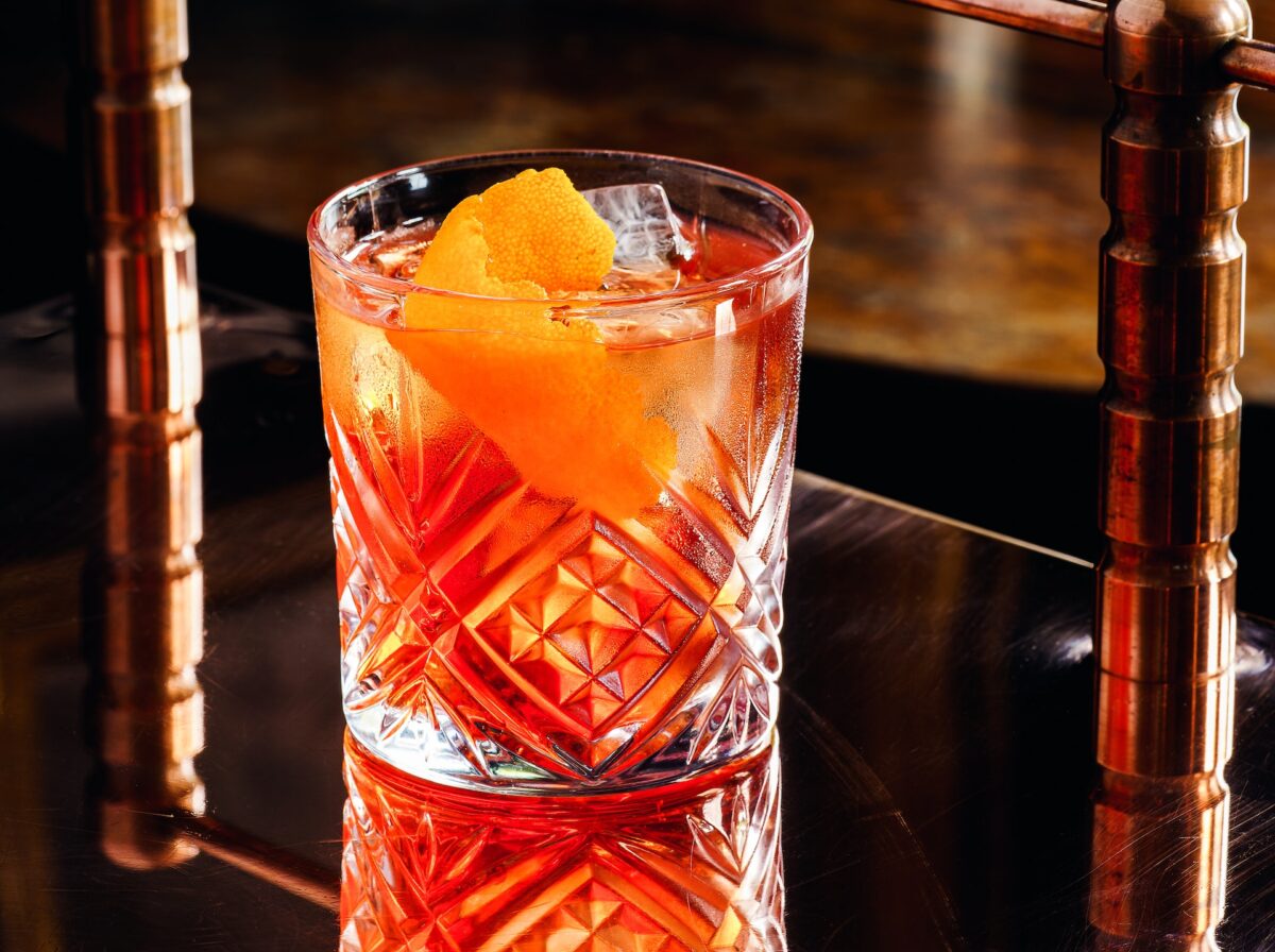 Negroni: Η ιστορία του διάσημου ιταλικού κοκτέιλ
