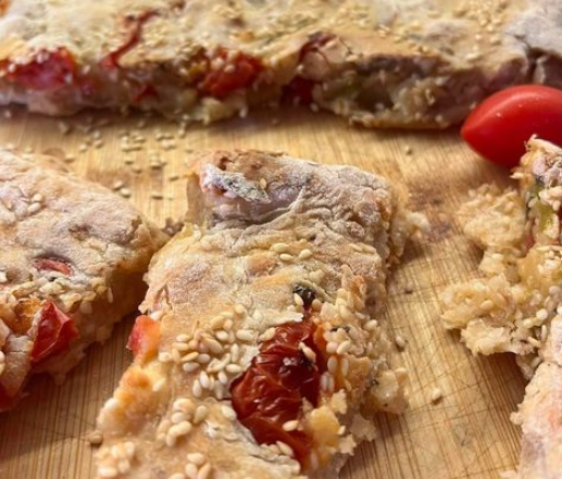 Πανεύκολη χωριάτικη πίτα με μόνο 2 υλικά ζύμης από την food blogger Xristianna”s cooking
