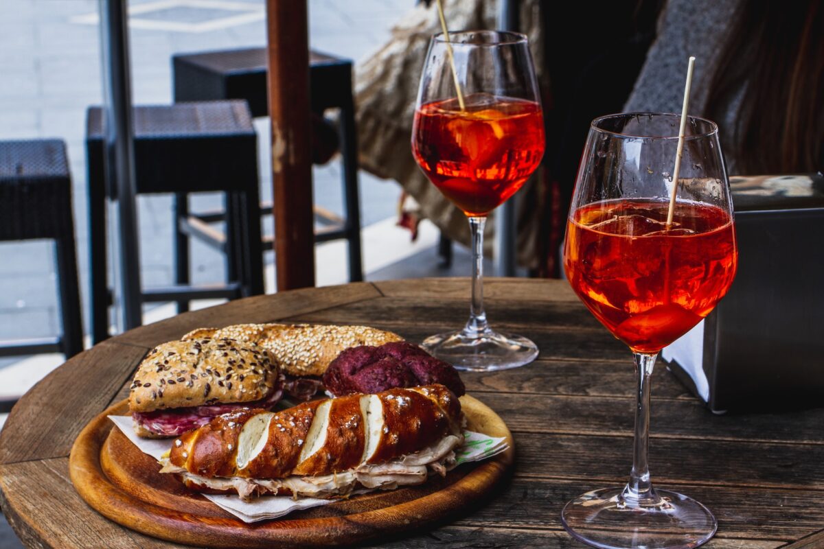 Έξοδος για aperitivo στην Αθήνα  – Τα μπαρ για να ζήσεις μια νέα εμπειρία