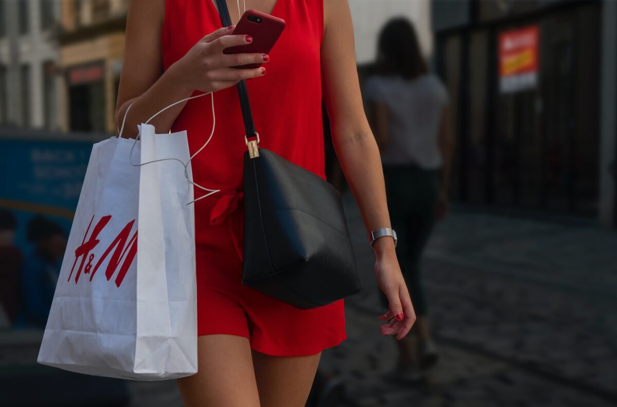 H&M: Λειτουργικά κέρδη 69,73 εκατ. δολ. σε τρεις μήνες