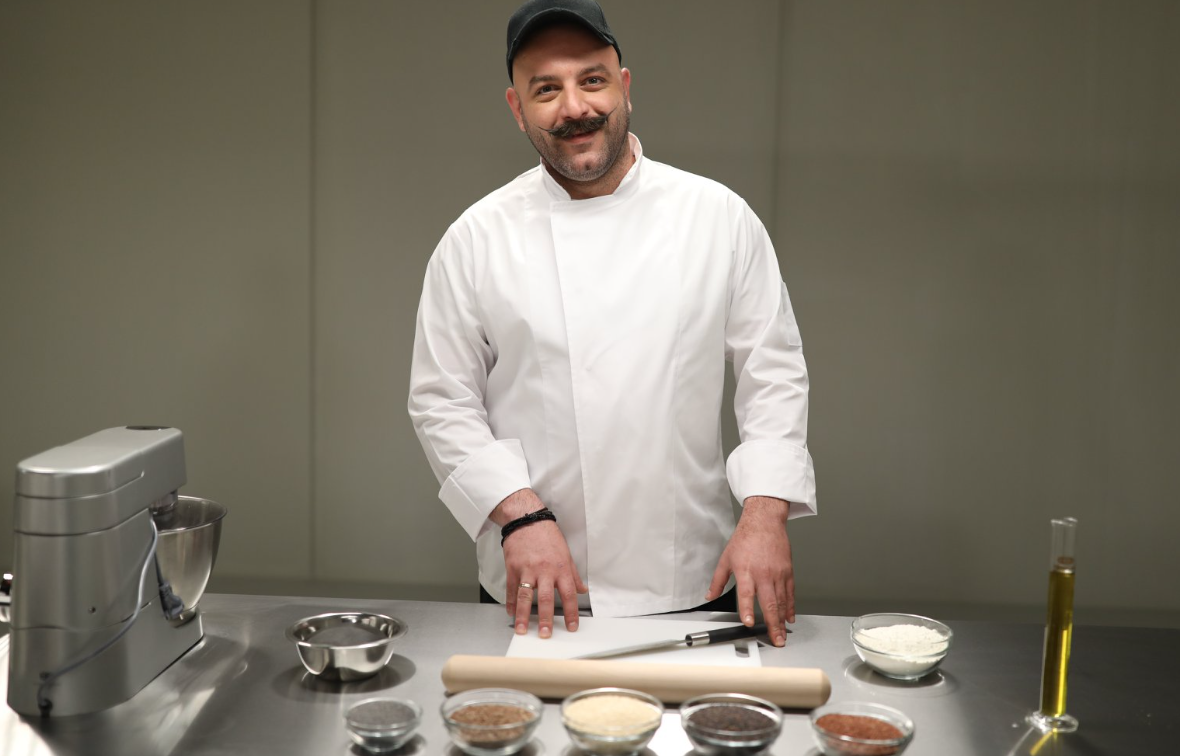 Ο σεφ Δημήτρης Τσίκιλης μιλά στο FoodLife για την μαγειρική του καθημερινότητα