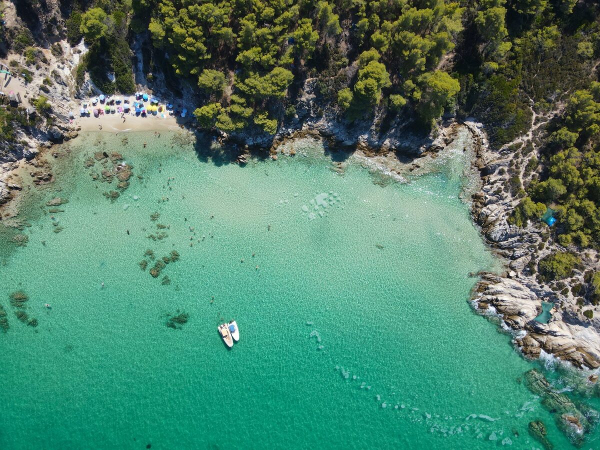Ποιες ελληνικές παραλίες πήραν «Γαλάζια Σημαία» – Οι 18 της Αττικής