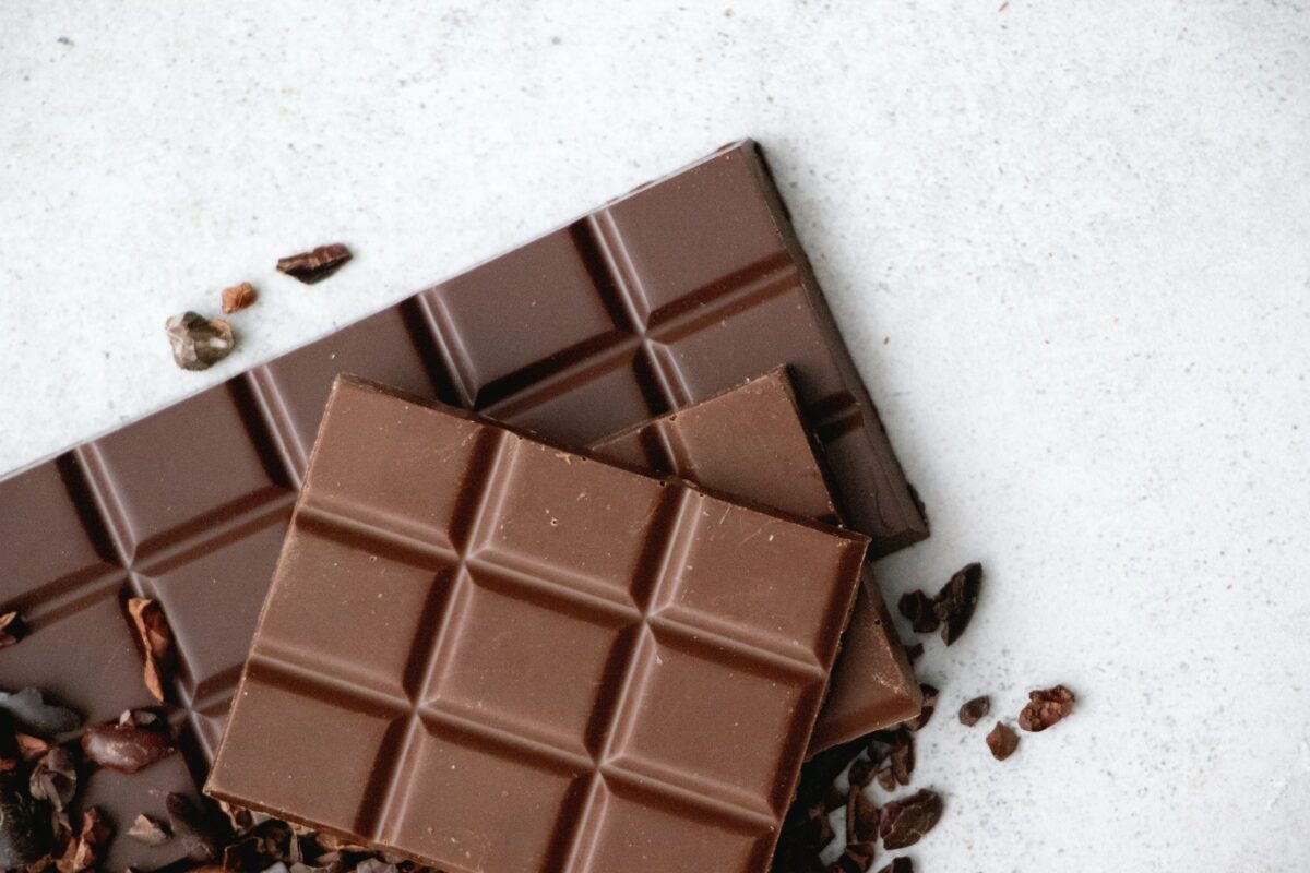 Κακάο: Σε νέα επίπεδα ρεκόρ η τιμή του – Οι ανησυχίες για τη σοκολάτα