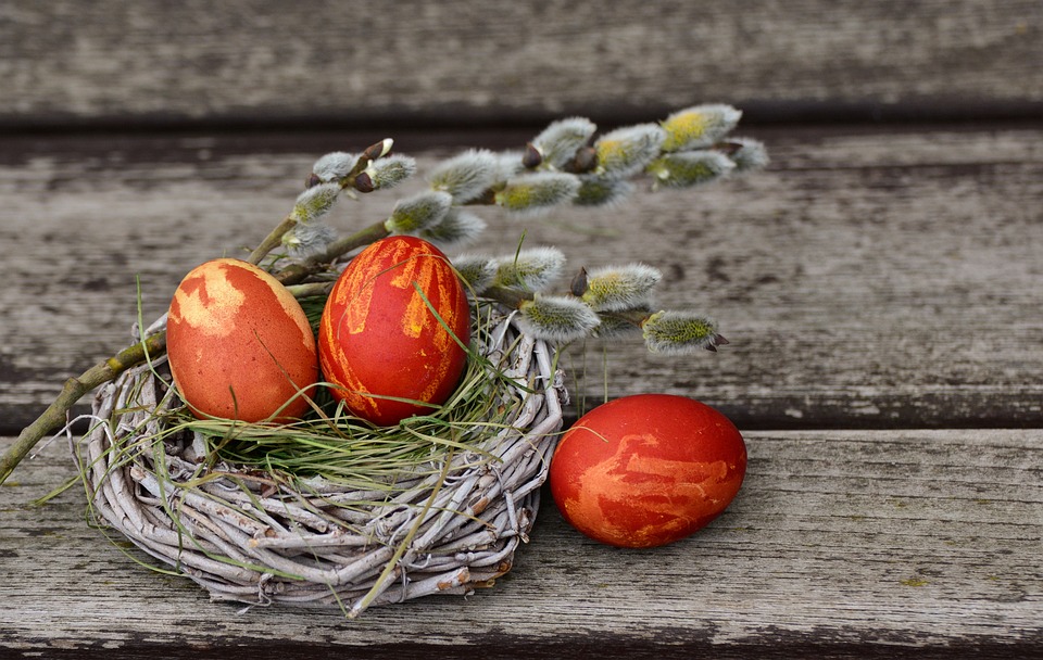 Τα 5 “χρυσά” tips για τέλεια κατακόκκινα πασχαλινά αυγά