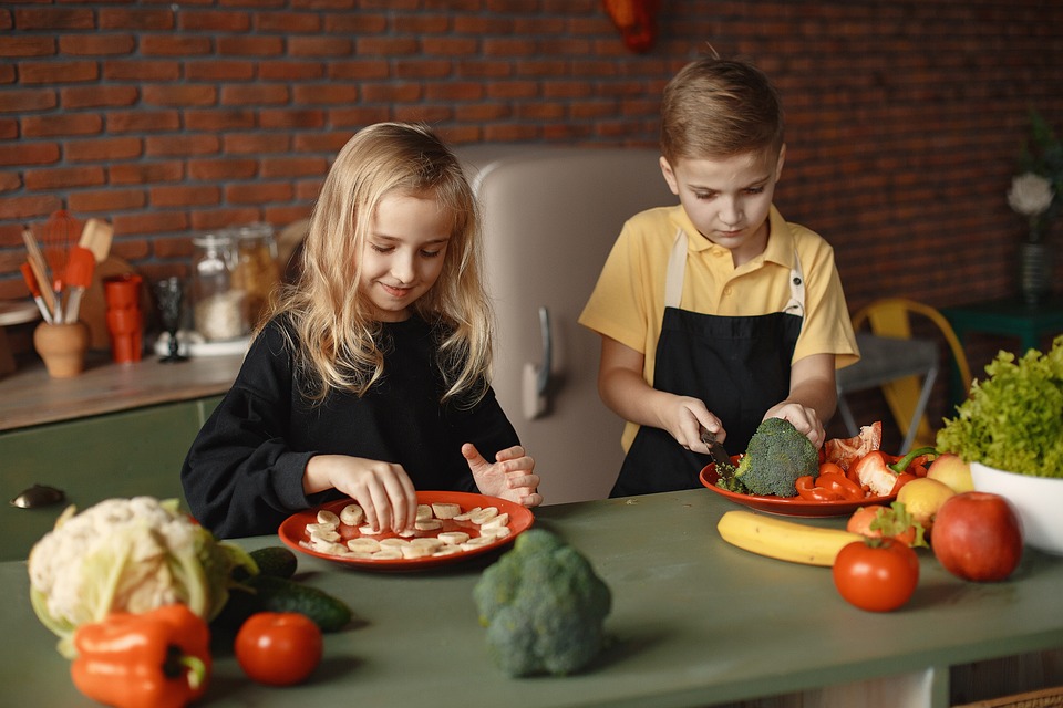Ποιος είναι ο “δεκάλογος” της υγιεινής διατροφής για τα παιδιά