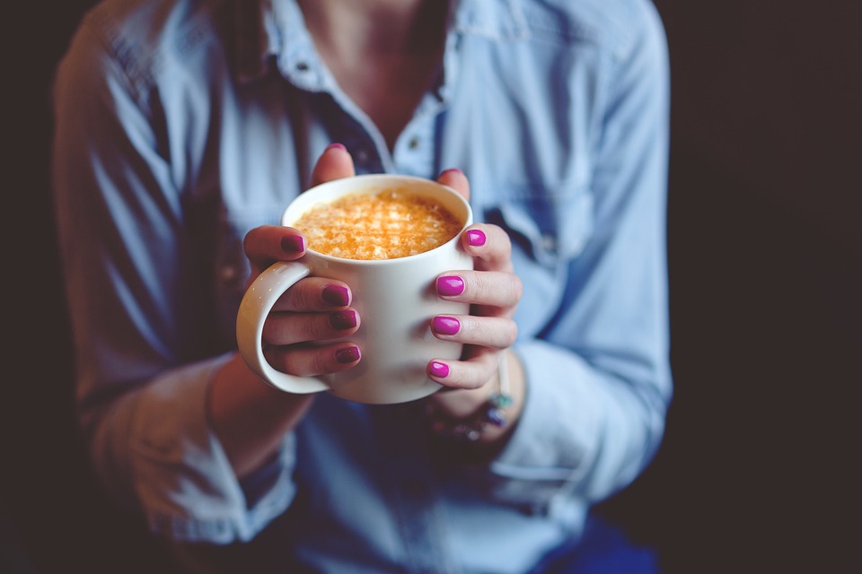 Τι συμβαίνει στο σώμα μας όταν πίνουμε καφέ με άδειο στομάχι