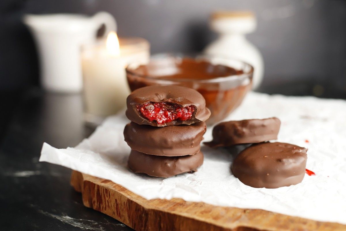 Πολύ απλή συνταγή για vegan σοκολατάκια γεμιστά, μόνο με 3 υλικά