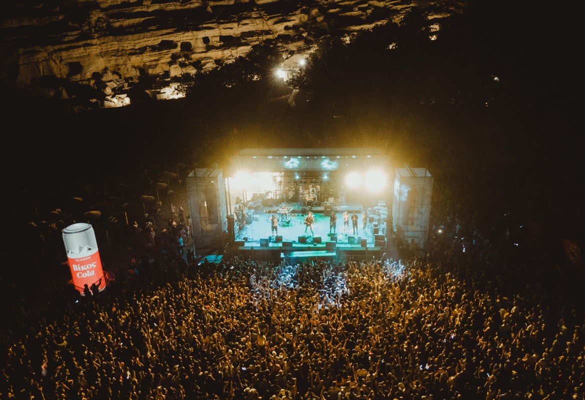 Matala Beach Festival: Χορός, κέφι και δροσιά με τη γεύση της Βίκος Cola