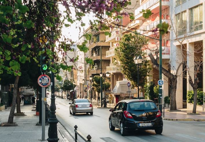 Επιστρέφονται οι πινακίδες για τις εκλογές – Ποιες εξαιρούνται