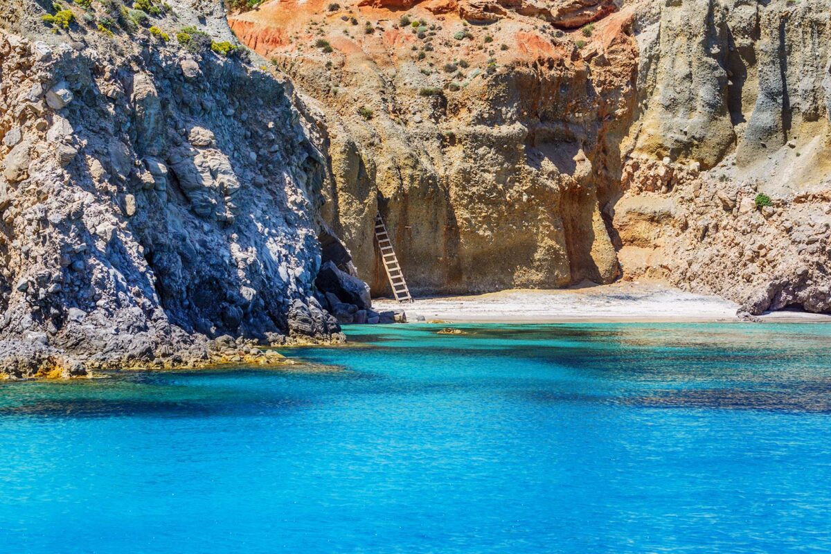 Αυτά τα 3 κυκλαδίτικα νησιά αποθεώνουν τα διεθνή Μέσα