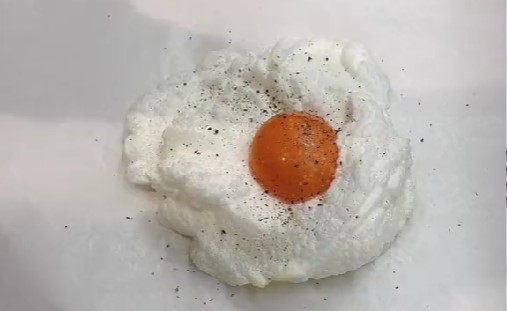Cloud egg: Η συνταγή με τα αυγά που κάνει θραύση στο TikTok