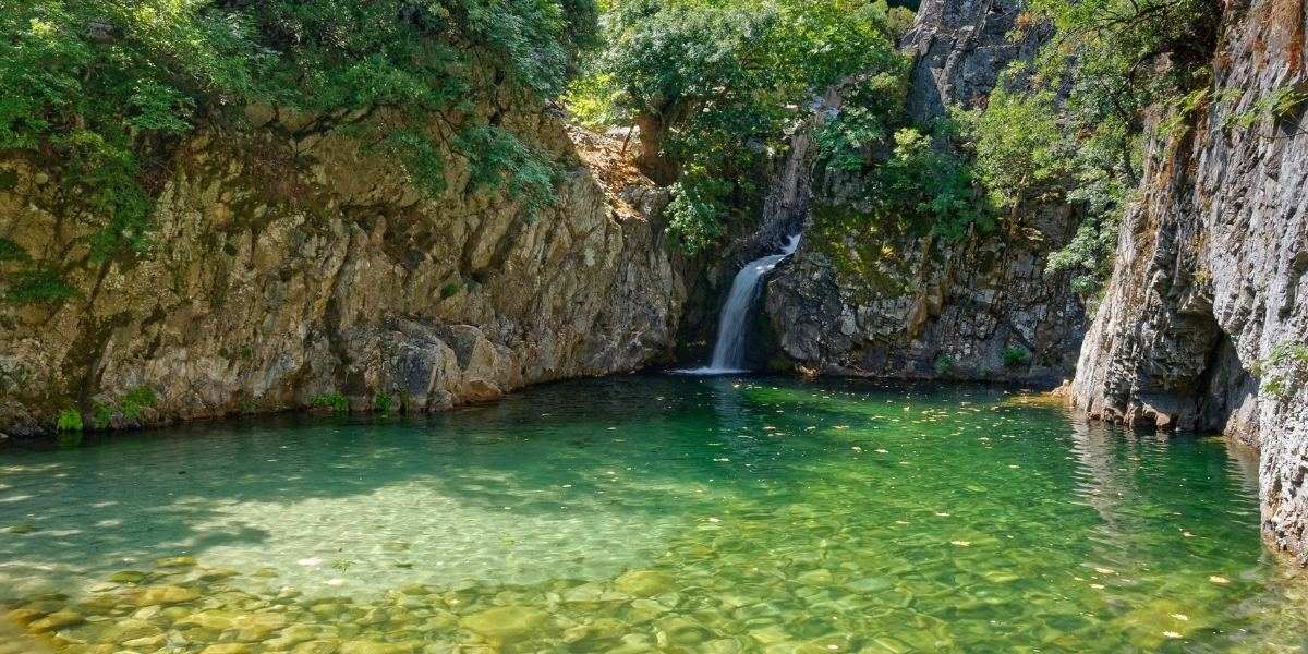 Ποιο νησί του Αιγαίου επιλέγουν φέτος οι Τούρκοι για διακοπές – Πλούσια βλάστηση, μαγευτικοί καταρράκτες