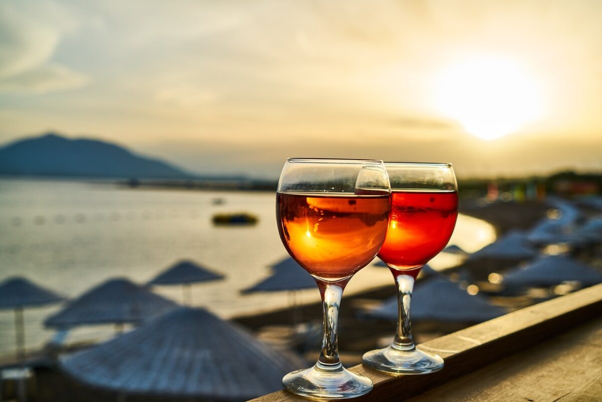 Ανεβαίνει στις προτιμήσεις των τουριστών το ελληνικό κρασί