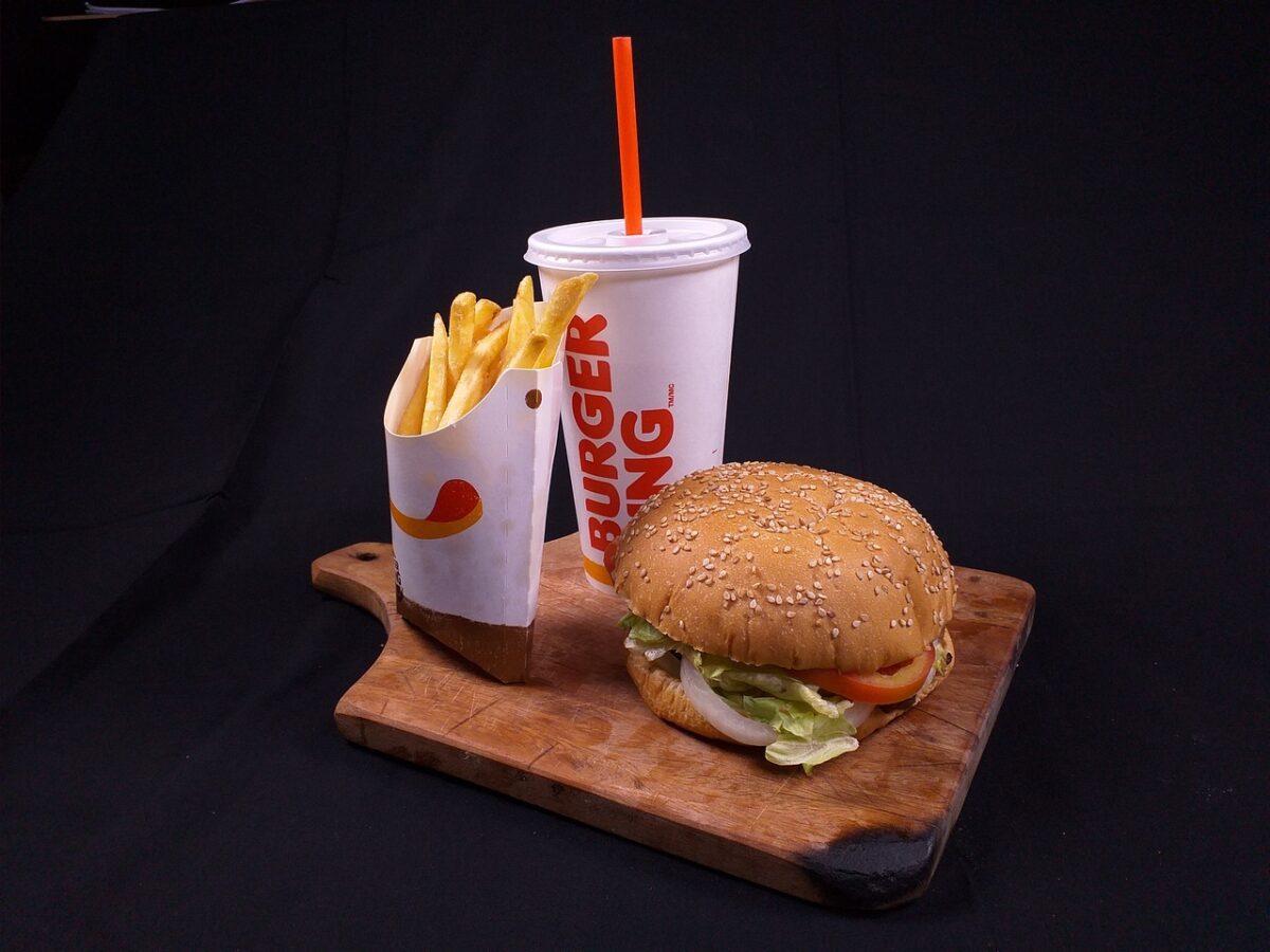 Burger King: Αντιμέτωπη με αγωγή επειδή τα burger της είναι πιο μικρά από τις φωτογραφίες