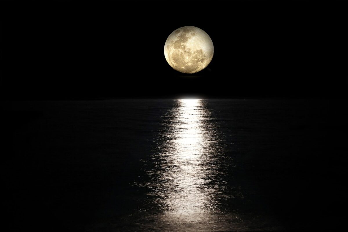 “Μπλε υπερπανσέληνος” απόψε: Το πιο φωτεινό και λαμπερό φεγγάρι