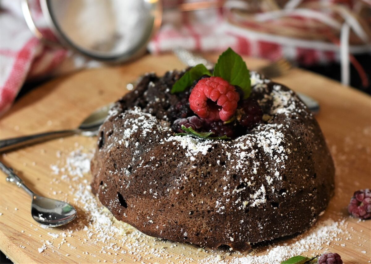 Συνταγή για vegan κέικ σοκολάτας – Πανεύκολο, χωρίς μίξερ
