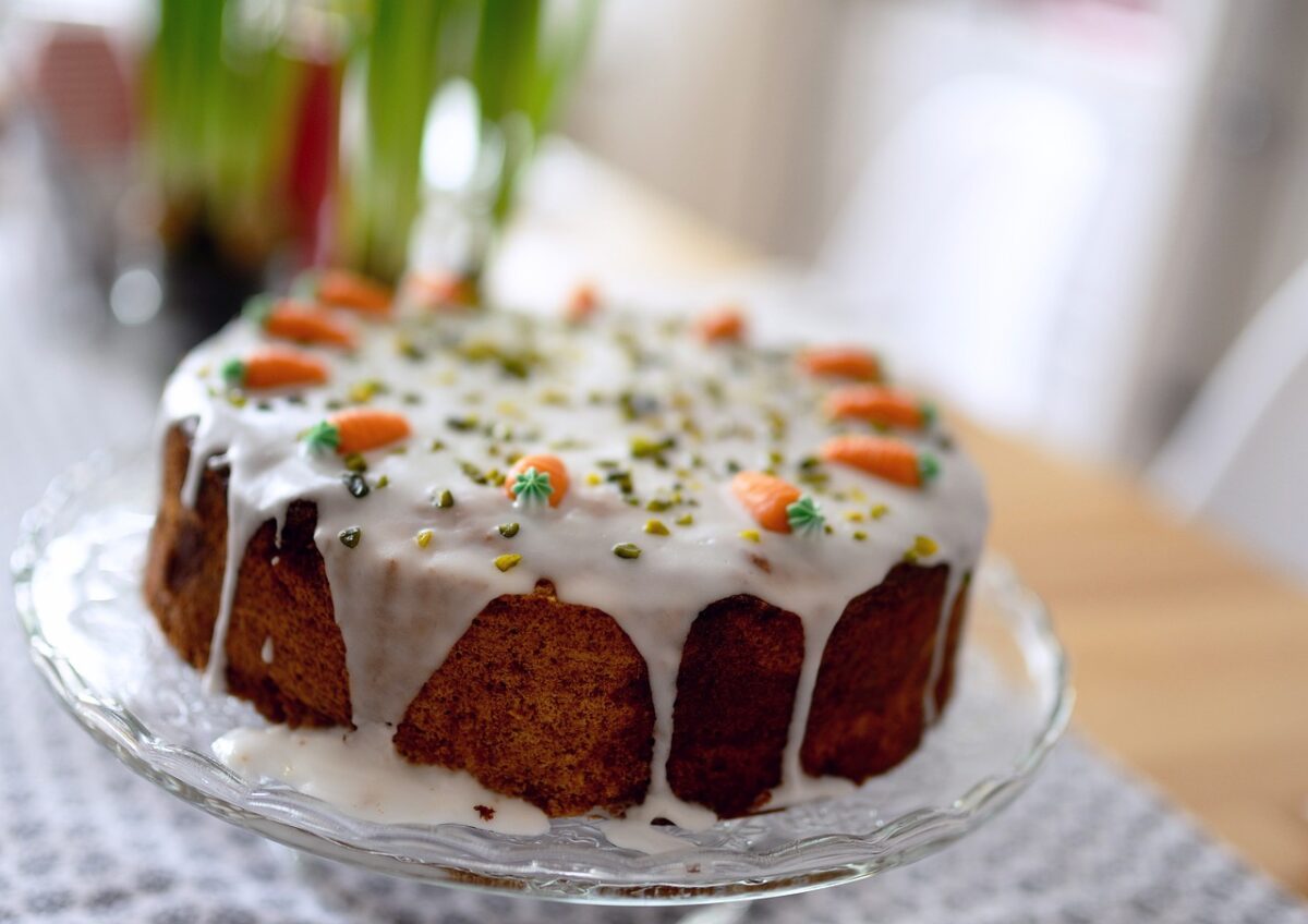 Συνταγή για θεϊκό κέικ καρότου – Εύκολο, φτιάχνεται χωρίς μίξερ