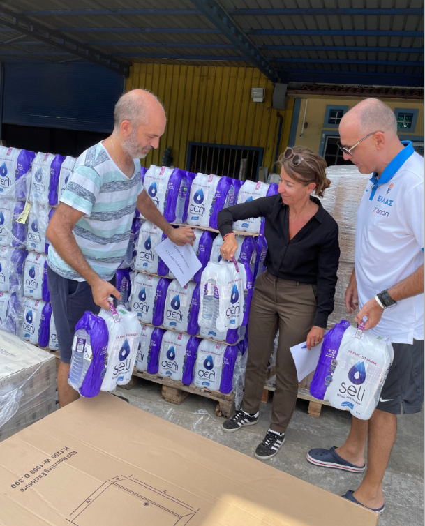 Loulis Food Ingredients: Προσέφερε 90.000 φιάλες εμφιαλωμένου νερού στους πλημμυροπαθείς Μαγνησίας και Λάρισας