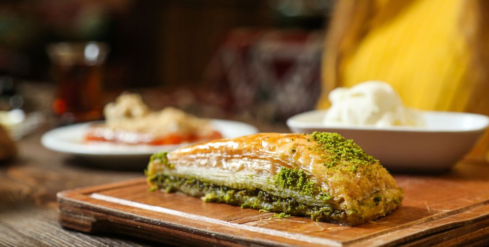Συνταγή για λαχταριστό λιβανέζικο μπακλαβά – Σιροπιαστός, με τραγανό φύλλο