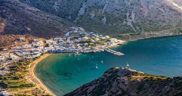 Αυτό είναι το ελληνικό νησί που ξεχώρισε η Vogue στη λίστα με τους καλύτερους προορισμούς παγκοσμίως