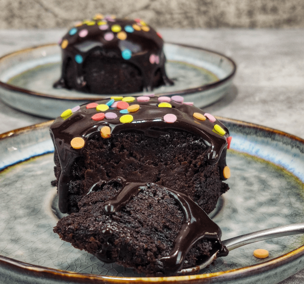 Συνταγή: Γρήγορο κέικ σοκολάτα χωρίς ζάχαρη – Με ελάχιστες θερμίδες