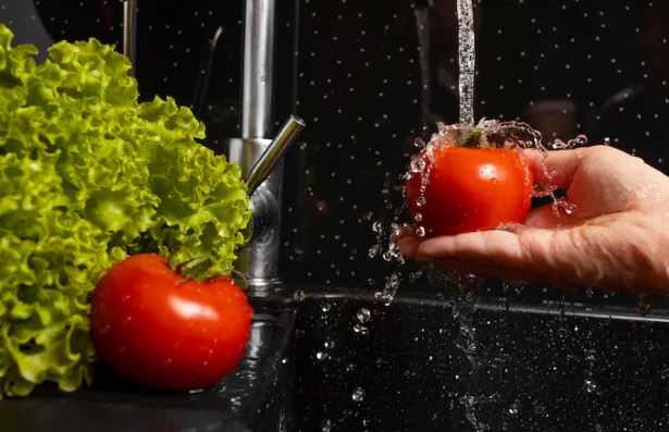 Φρούτα και λαχανικά: Γιατί πρέπει να πλένουμε σχολαστικά  – Ποιος είναι ο σωστός τρόπος