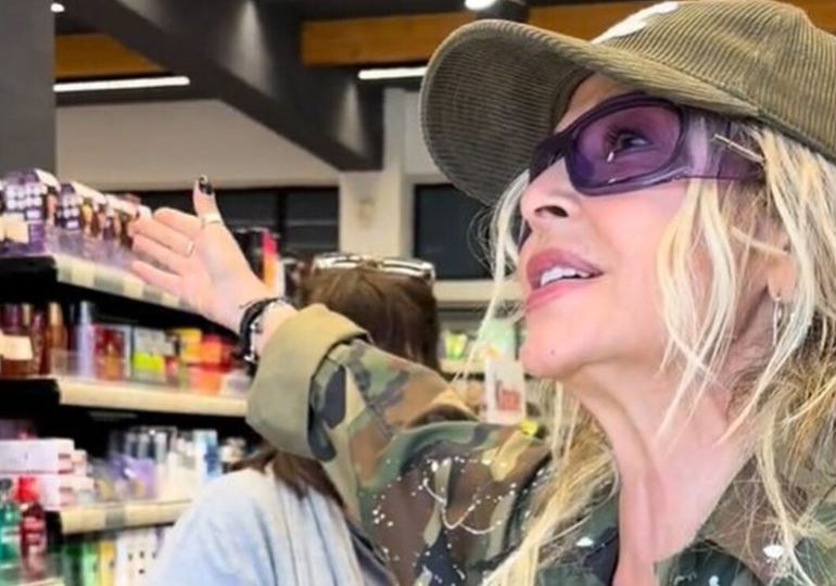Άννα Βίσση: Τραγούδησε μέσα σε σούπερ μάρκετ στη Σκύρο και έγινε viral