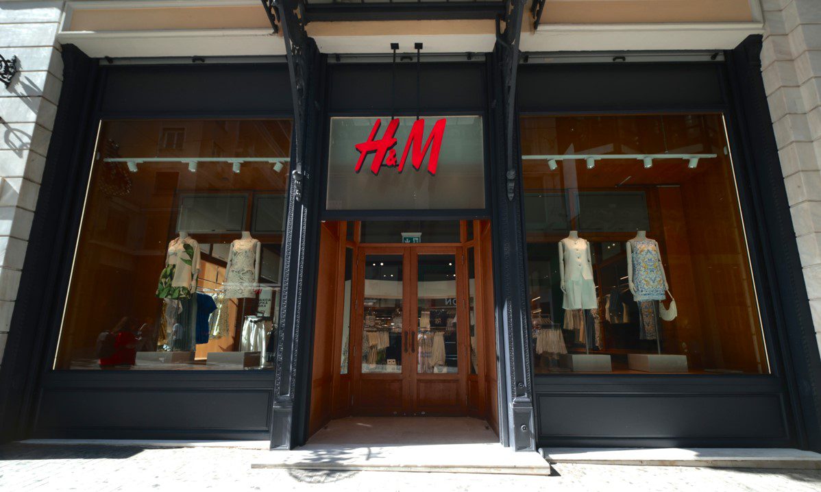 H&M: Ανανεωμένα καταστήματα σε Αθήνα και Πειραιά