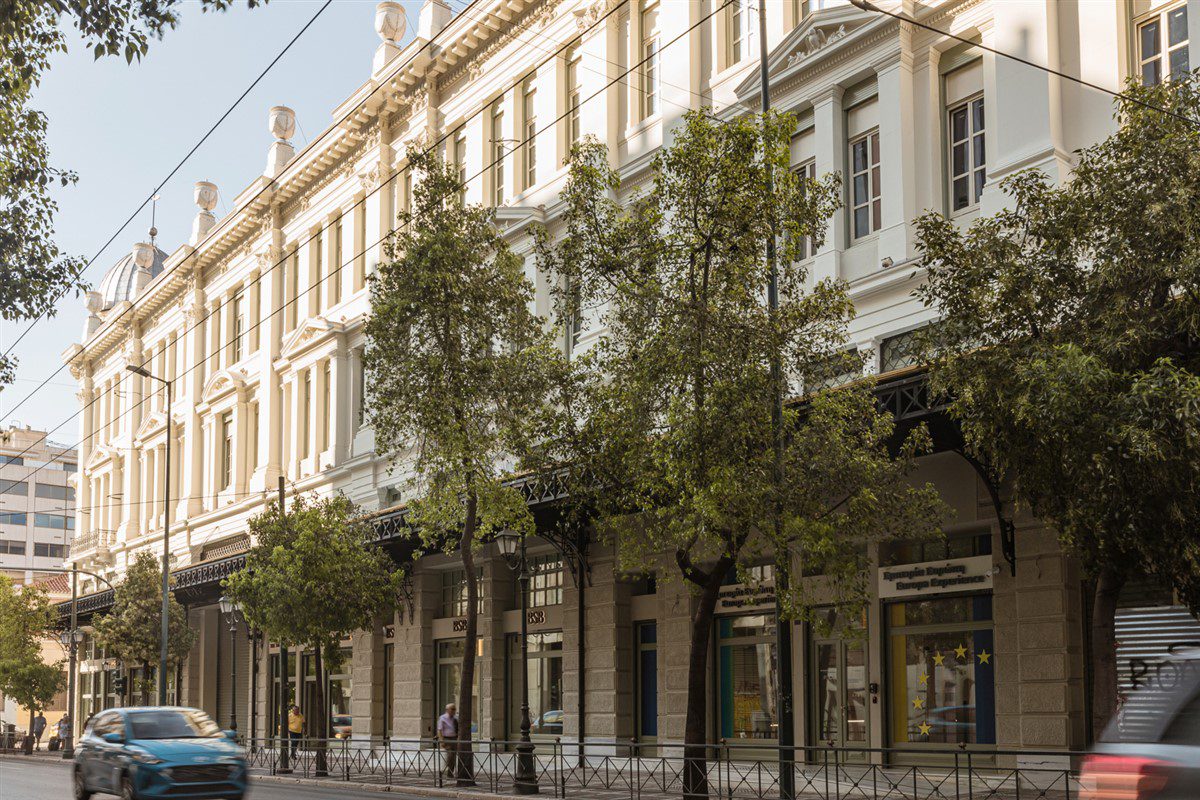 Μέγαρο Αρσακείου: Νέα καταστήματα ένδυσης άνοιξαν τις πόρτες τους – Σε εξέλιξη οι εργασίες ανάπλασης
