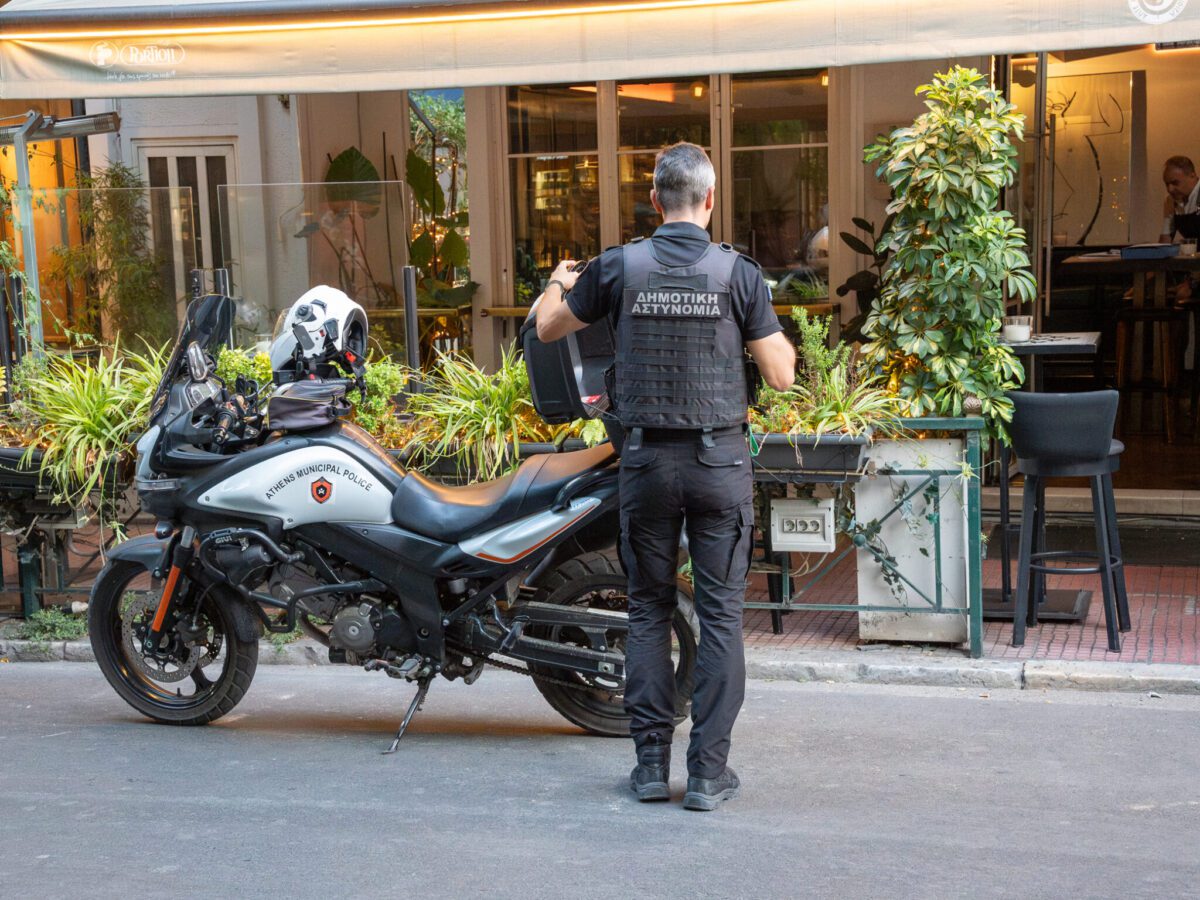 Δήμος Αθηναίων: Σφραγίστηκαν 38 καταστήματα λόγω υπερβάσης κοινόχρηστου χώρου
